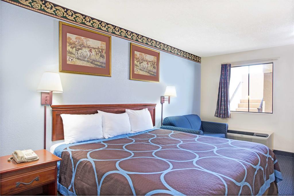 Super 8 By Wyndham Suwanee Hotel Ngoại thất bức ảnh